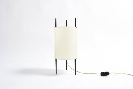 Lampe Isamu Noguchi modele Cylinder edition Knoll International 1944