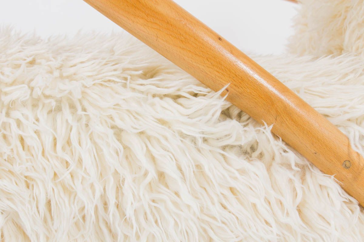 Fauteuils italien en bois clair et tissu imitation agneau de Mongolie 1950 set de 2