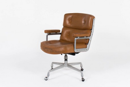 Fauteuil de bureau Eames modele Lobby en cuir marron edition Mobilier International 1960
