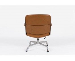 Fauteuil de bureau Eames modele Lobby en cuir marron edition Mobilier International 1960