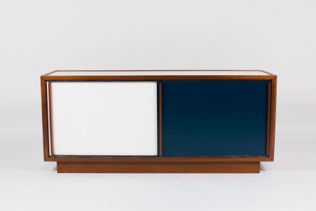 Grande enfilade Andre Sornay en acajou et panneaux laques blanc et bleu 1950
