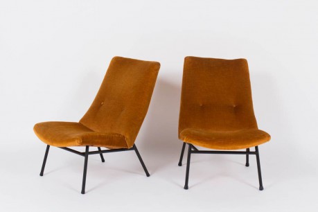 Chauffeuses Pierre Guariche modele SK660 velours de mohair ocre edition Steiner 1950 set de 2