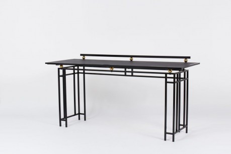 Bureau grand modele en metal noir laiton et plateau en skaï 1950
