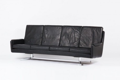 Canape 4 places en cuir et pietement en chrome design danois 1960