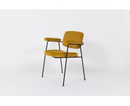 Fauteuil Pierre Paulin modele CM197 velours jaune moutarde edition Thonet 1950