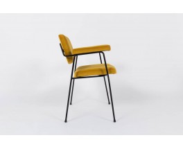 Fauteuil Pierre Paulin modele CM197 velours jaune moutarde edition Thonet 1950