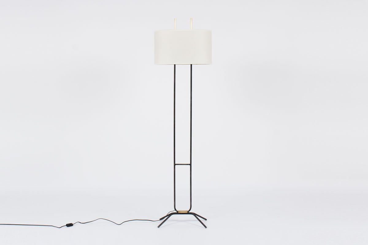 Lampadaire en metal noir laiton et abat-jour blanc design minimaliste 1950