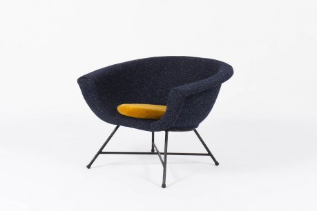 Fauteuil Genevieve Dangles et Christian Defrance modele 58 tissu Kvadrat Raf Simons premiere edition Burov 1960