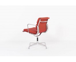 Fauteuil de bureau Eames modele EA 208 serie Soft Pad tissu rouge brique edition Vitra 1970