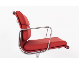 Fauteuil de bureau Eames modele EA 208 serie Soft Pad tissu rouge brique edition Vitra 1970