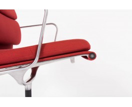 Fauteuil de bureau Eames modele EA 208 serie Soft Pad tissu rouge brique edition Vitra 1970