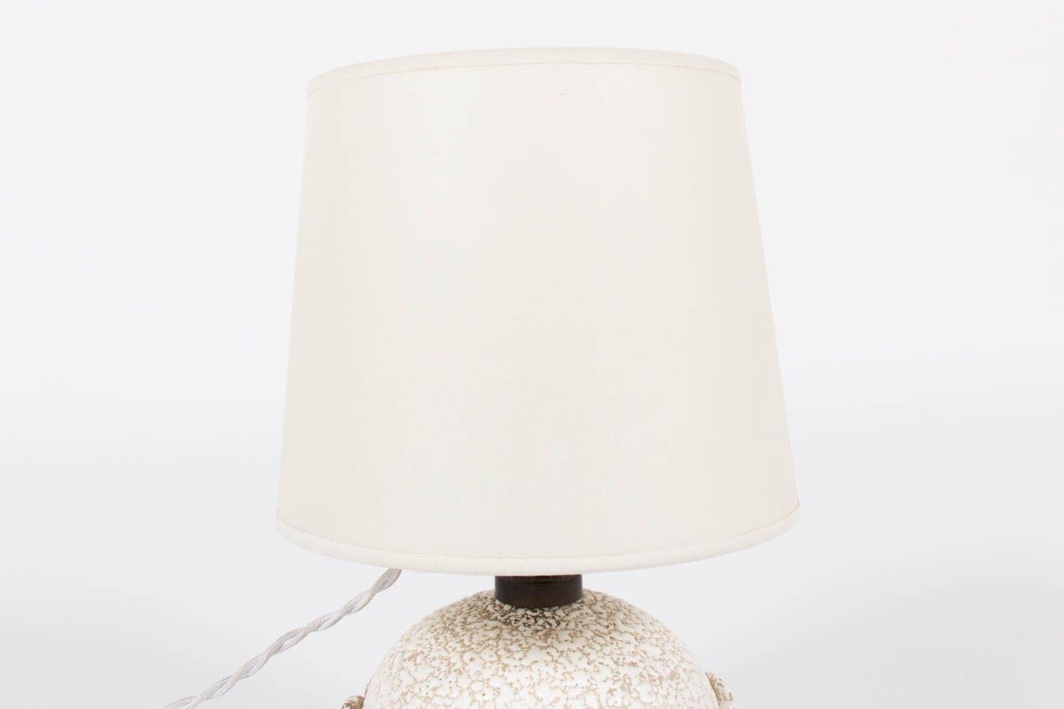Lampe en ceramique blanche et or design chic 1950