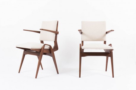 Fauteuils Maurice Pre acajou et tissu beige 1950 set de 2