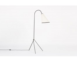 Lampadaire tripode diagonale structure en metal noir abat-jour beige 1950