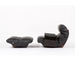 Fauteuil et repose pieds Michel Ducaroy modele Marsala en cuir noir edition Ligne Roset 1970