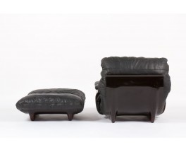 Fauteuil et repose pieds Michel Ducaroy modele Marsala en cuir noir edition Ligne Roset 1970