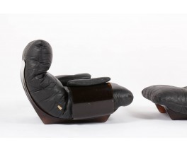 Fauteuil et repose pieds Michel Ducaroy modele Marsala en cuir noir edition Ligne Roset 1970