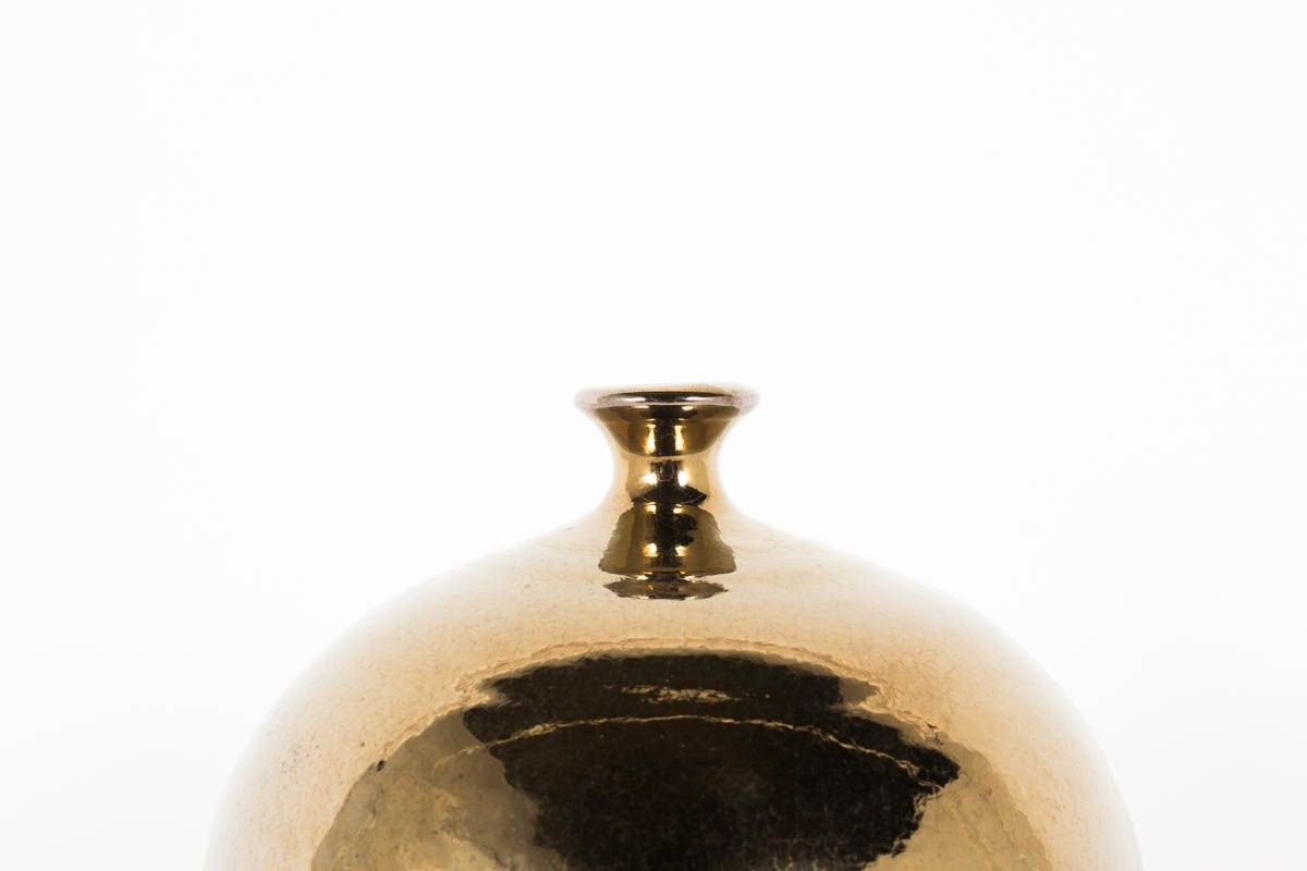 Vase en ceramique dore modele boule col mince 1950