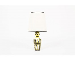 Lampe en ceramique blanche motifs jaune et noir abat-jour beige 1950