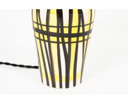 Lampe en ceramique blanche motifs jaune et noir abat-jour beige 1950