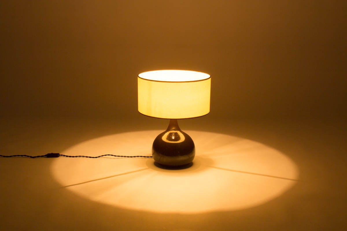 Lampe en ceramique marron abat-jour beige 1950