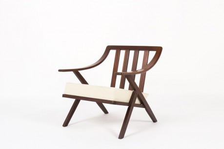 Fauteuil en acajou et coussin beige design italien 1950