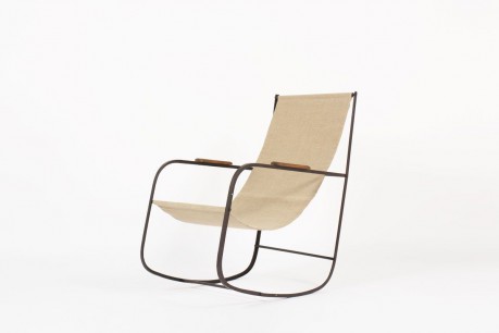 Rocking chair en metal patine et lin beige 1950