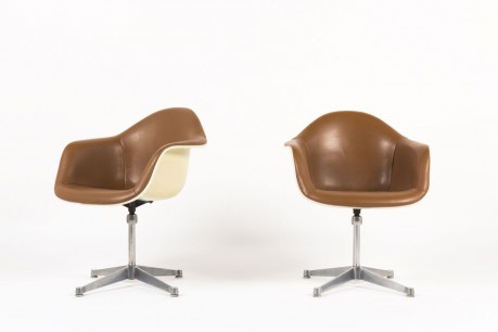 Fauteuils Charles et Ray Eames skai marron edition Herman Miller 1960 set de 2