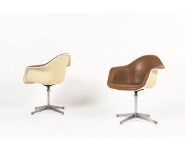 Fauteuils Charles et Ray Eames skai marron edition Herman Miller 1960 set de 2