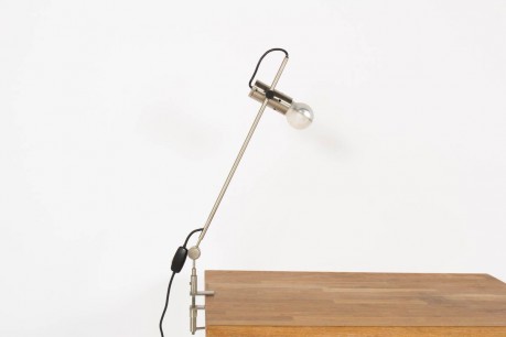 Lampe agrafe Tito Agnoli modele 255 orientable edition Oluce 1954