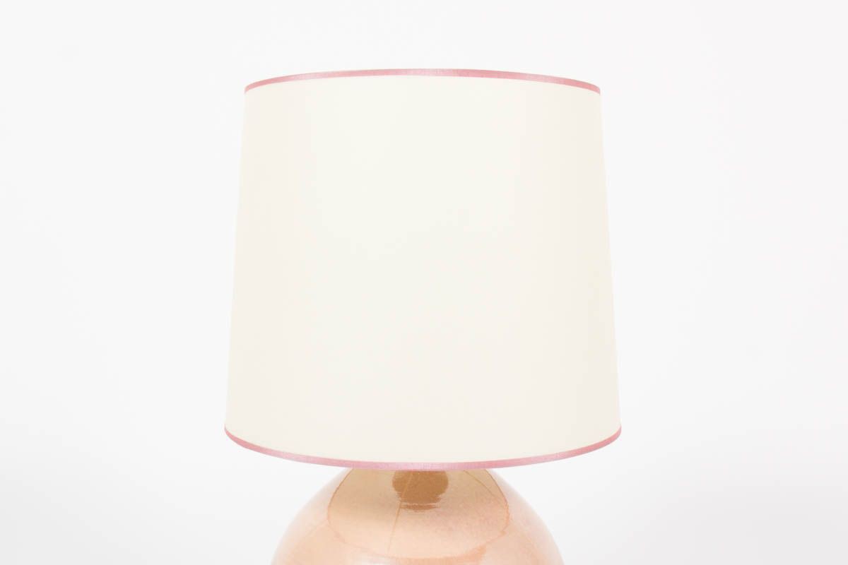 Lampe en ceramique rose et abat-jour beige 1950