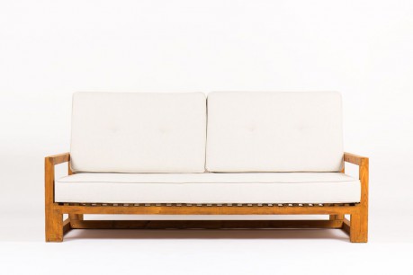 Canape en pin et coussin beige 1950