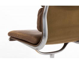 Chaise de bureau Charles et Ray Eames modele Soft Pad EA 205 cuir marron edition Herman miller 1970