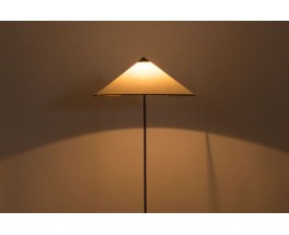 Lampadaire tripode en metal noir droit et abat-jour chapeau chinois beige 1950