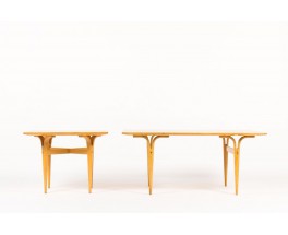 Tables basses Bruno Mathsson modele a pieds fendus en loupe de bouleau design suedois 1950 set de 2