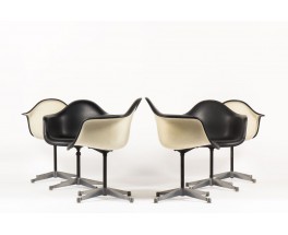 Fauteuils de bureau Charles et Ray Eames pivotants pieds fixes en skai noir edition Herman Miller 1960 set de 6