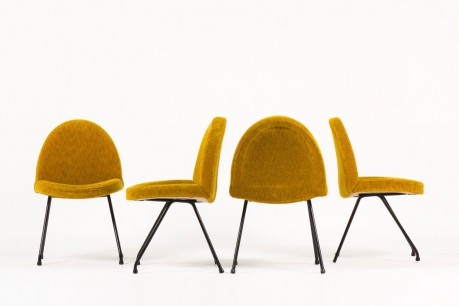 Chaises Joseph-Andre Motte modele 771 dit Langue velours jaune edition Steiner 1960 set de 4