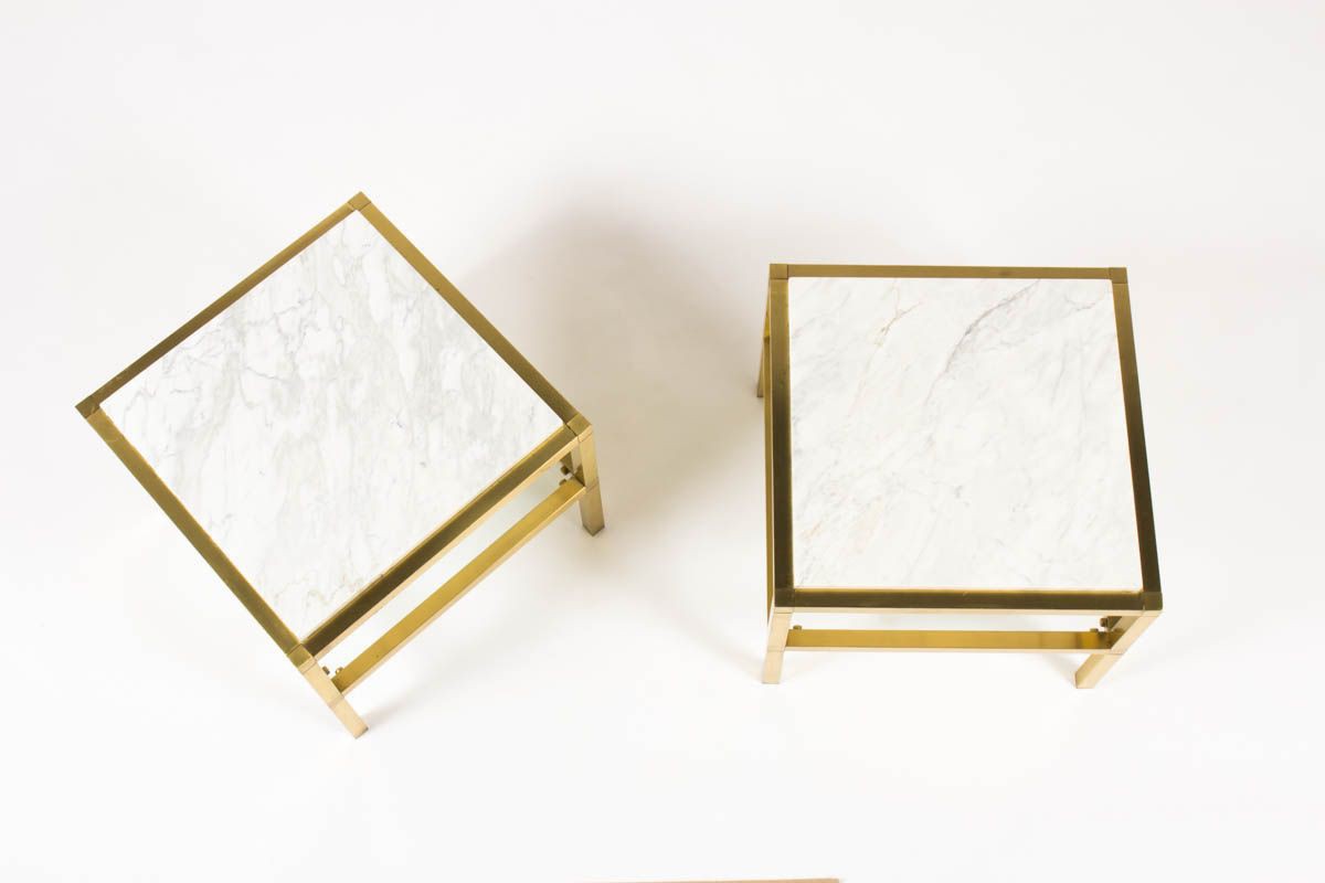 Bouts de canape modele carre laiton marbre de Carrare et verre 1970 set de 2
