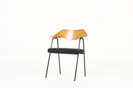 Fauteuil Robin Day modele 675 tissu noir edition Airborne 1952