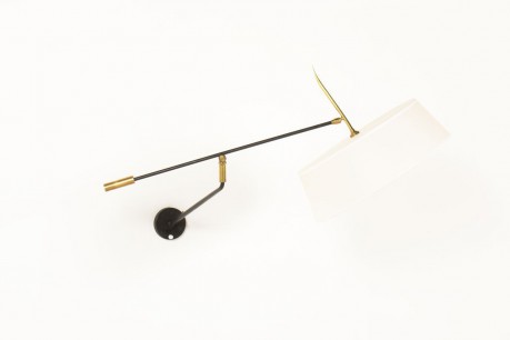 Applique a contrepoids metal noir laiton et abat-jour beige edition Lunel 1950