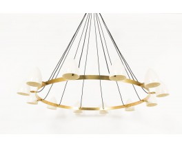 Lustre 12 feux en laiton et diffuseurs blancs design contemporain italien