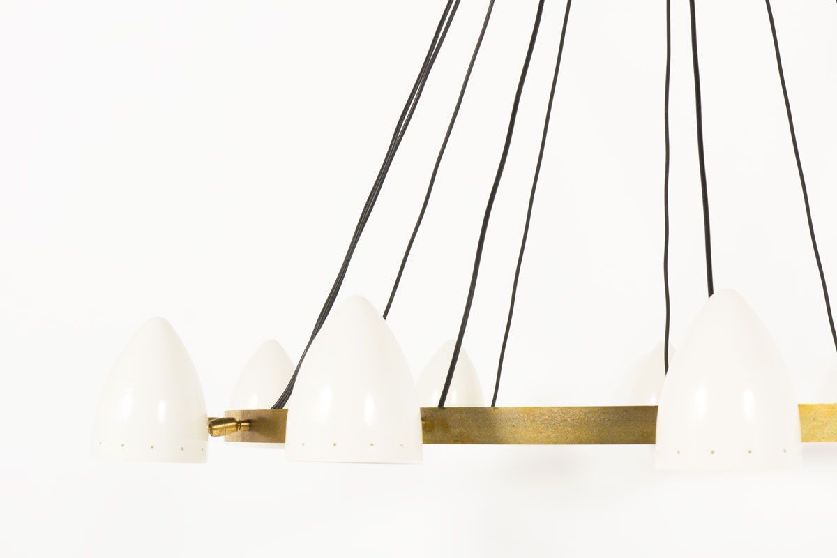 Lustre 12 feux en laiton et diffuseurs blancs design contemporain italien