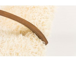 Fauteuil en hetre teinte et tissu poil blanc imitation agneau de Mongolie 1950