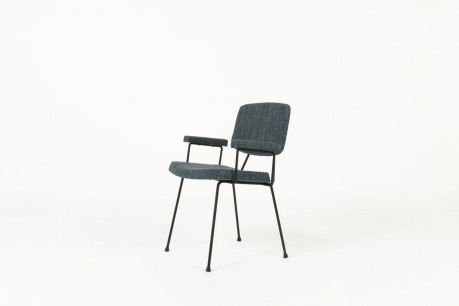 Fauteuil Pierre Paulin modele CM197 tissu bleu edition Thonet 1950