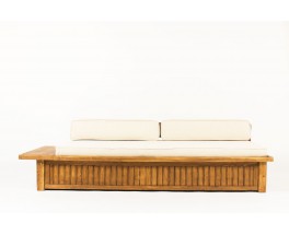 Banquette Charlotte Perriand en pin et tissu beige Les Arcs 1960