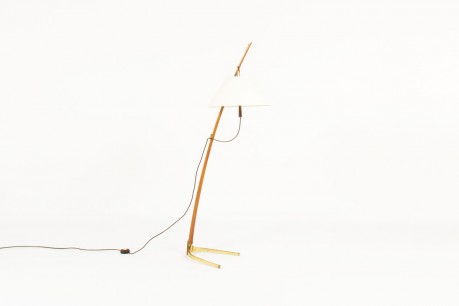 JT Kalmar floor lamp modèle Dornstab in brass and pleated silk lampshade