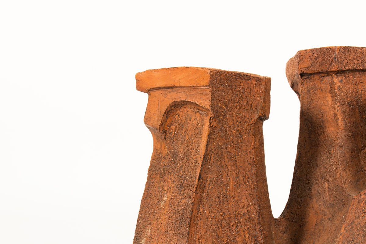 Sculpture en grès marron brut design forme libre 1950