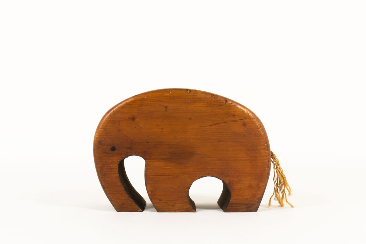 Tabouret modèle éléphant en pin teinté design danois 1950