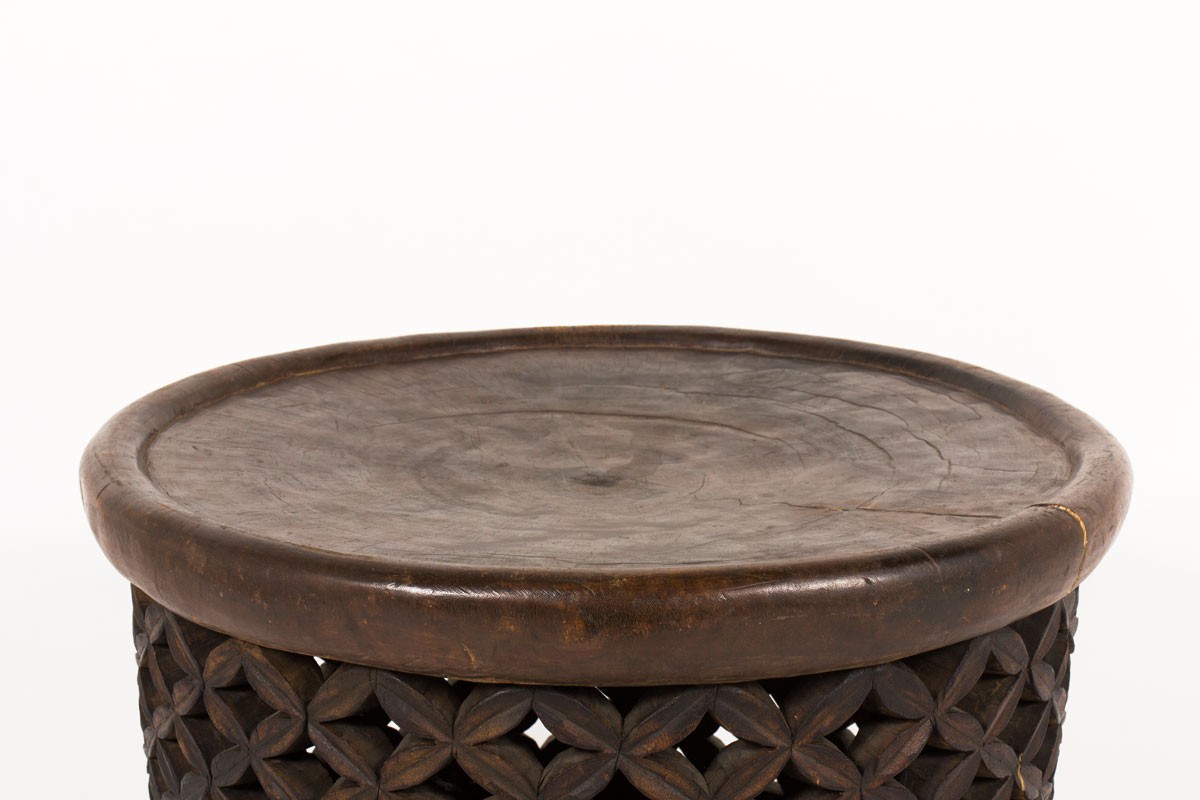 Table basse ronde Bamiléké modèle Araignée bois brut