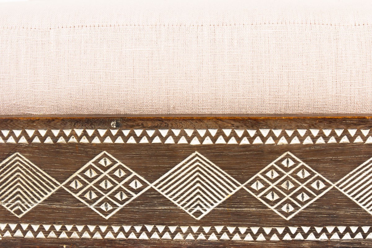 Chauffeuse bois noirci et tissu lin beige design africain 1950
